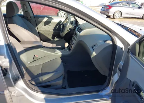 2011 Chevrolet Malibu Ls z USA, uszkodzony, nr VIN 1G1ZB5E14BF102717